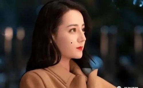 美女吃瓜 诗句,品味人生百态的诗意瞬间