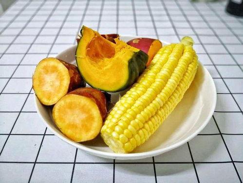 小地瓜吃瓜,小地瓜的甜蜜瓜果之旅